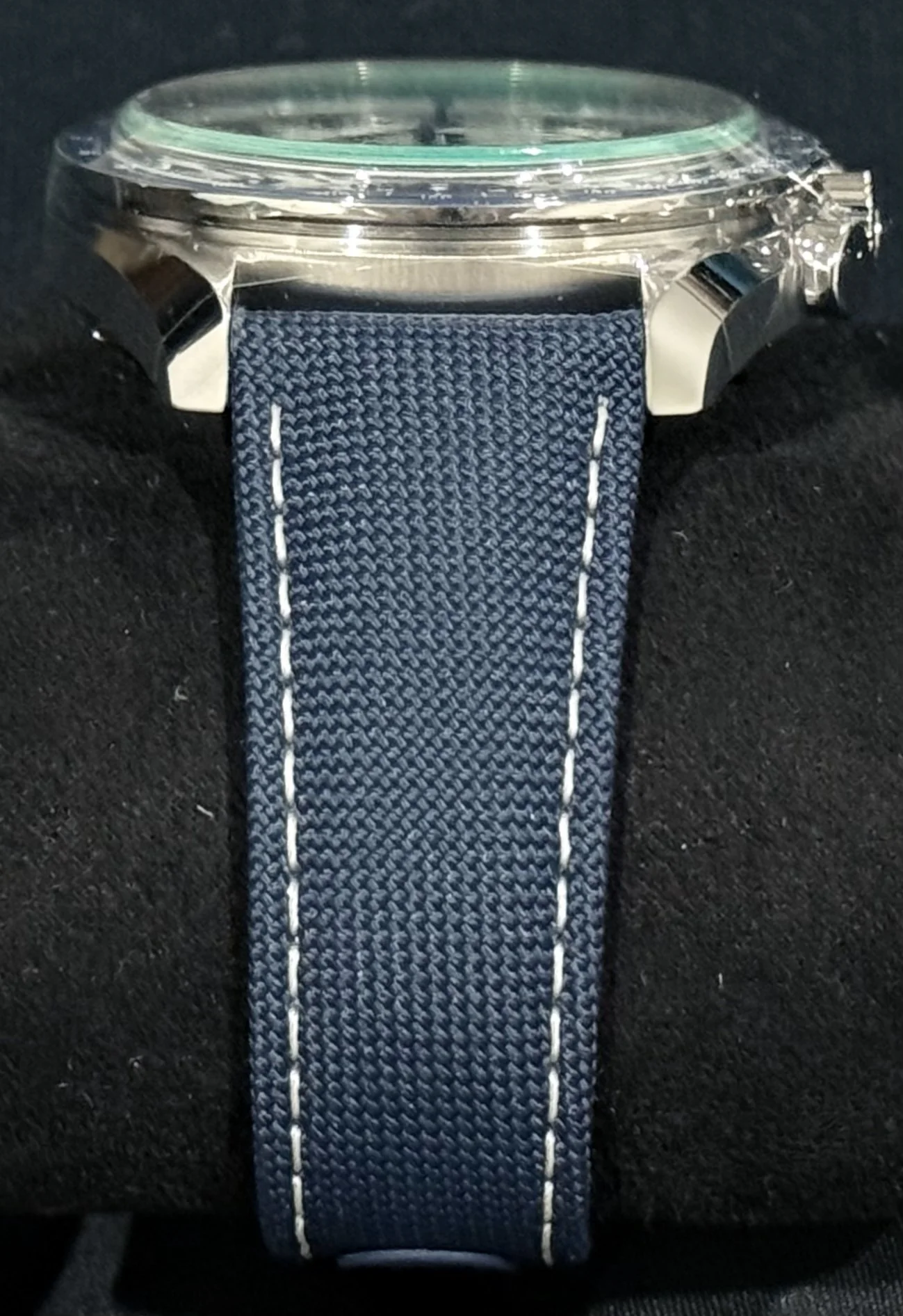 Omega Speedmaster Snoopy Ceramic & Steel 310.32.42.50.02.001 | 2025 | 42mm - Image 5