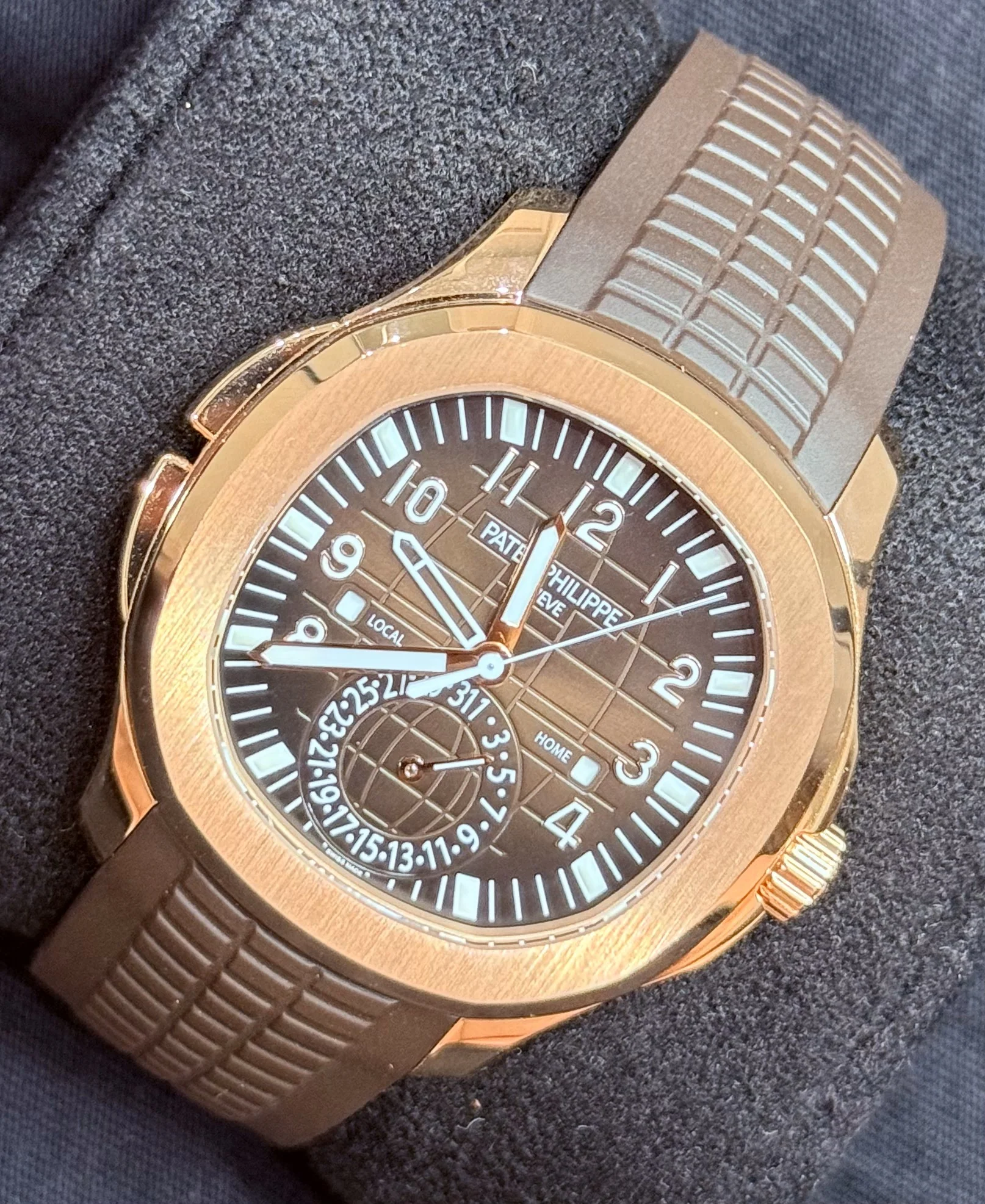 Patek Philippe Aquanaut Rose Gold Travel Time Brown Dial 5164R-001 | 2022 | 40mm - Image 3