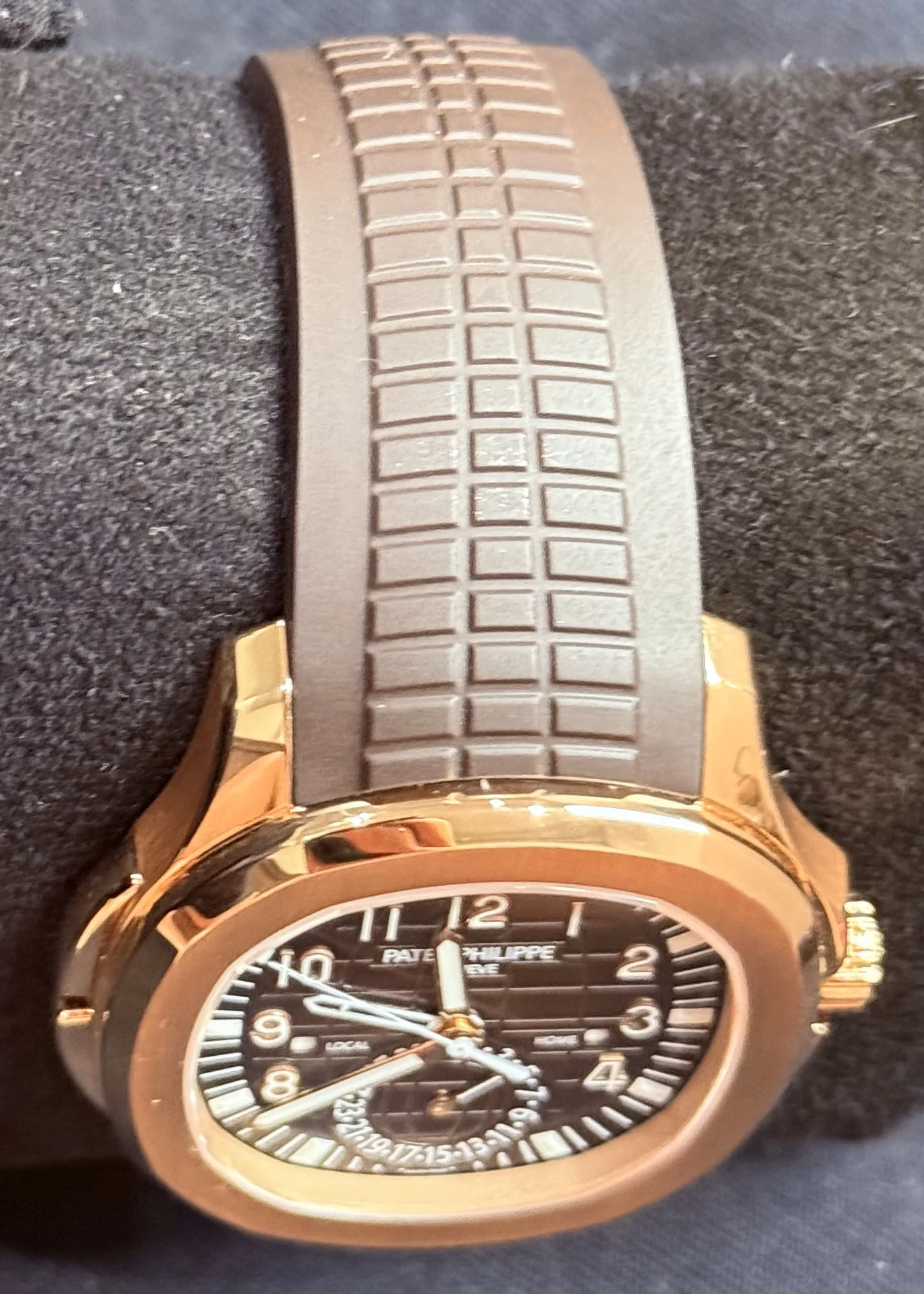 Patek Philippe Aquanaut Rose Gold Travel Time Brown Dial 5164R-001 | 2022 | 40mm - Image 4