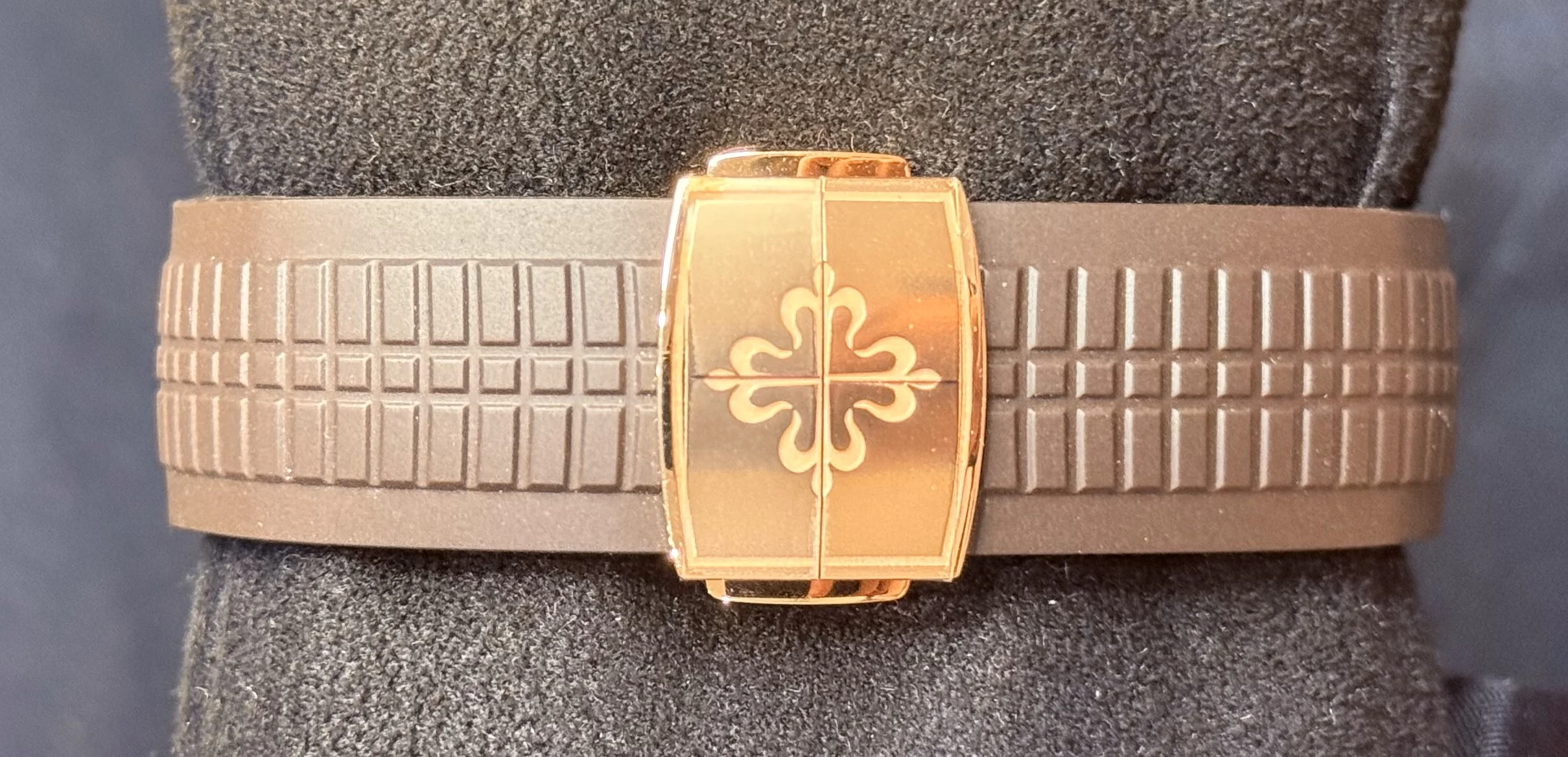 Patek Philippe Aquanaut Rose Gold Travel Time Brown Dial 5164R-001 | 2022 | 40mm - Image 6