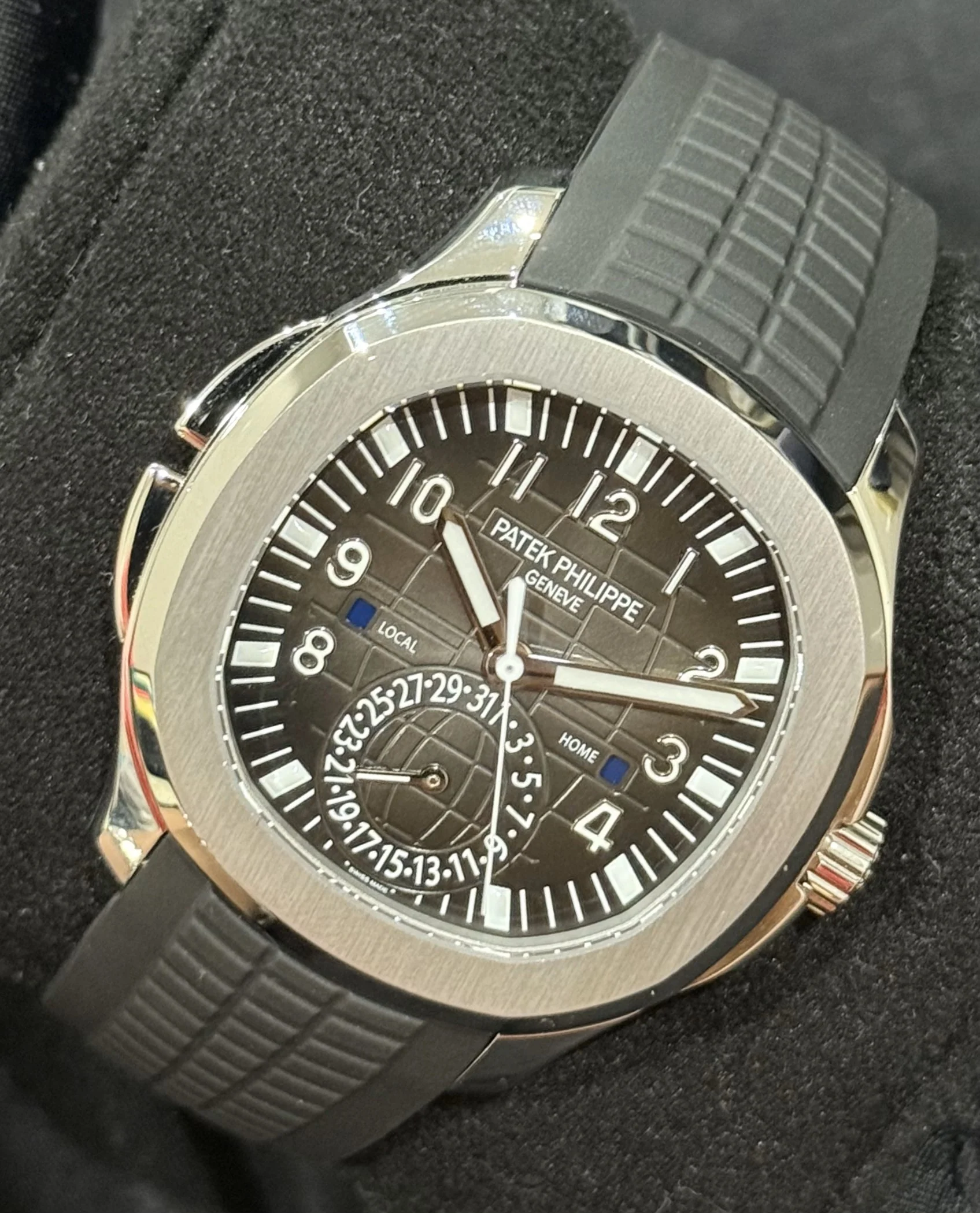 Patek Philippe Aquanaut Steel Travel Time Black Dial 5164A-001 | 2021 | 40mm - Image 3