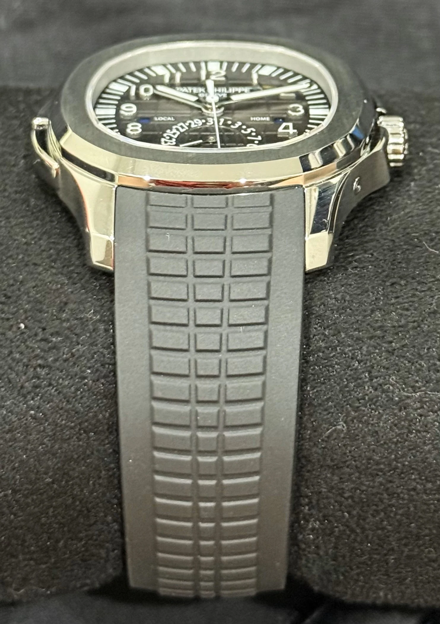 Patek Philippe Aquanaut Steel Travel Time Black Dial 5164A-001 | 2021 | 40mm - Image 4