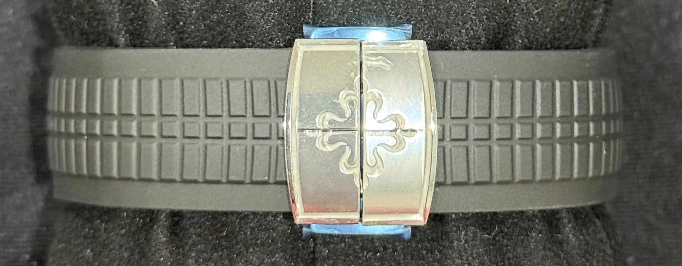 Patek Philippe Aquanaut Steel Travel Time Black Dial 5164A-001 | 2021 | 40mm - Image 7