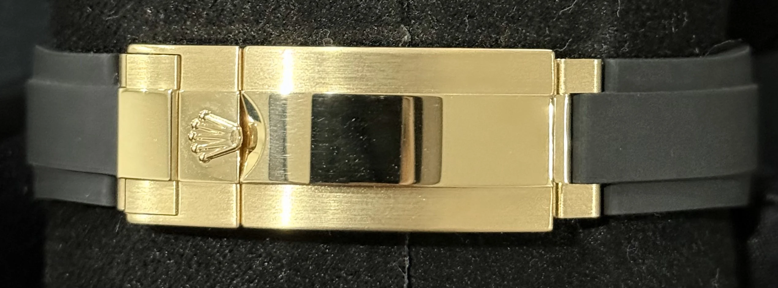 Rolex Yacht-Master 42 Black Dial 18ct Yellow Gold Oysterflex 226658 | 2023 | 42mm - Image 6