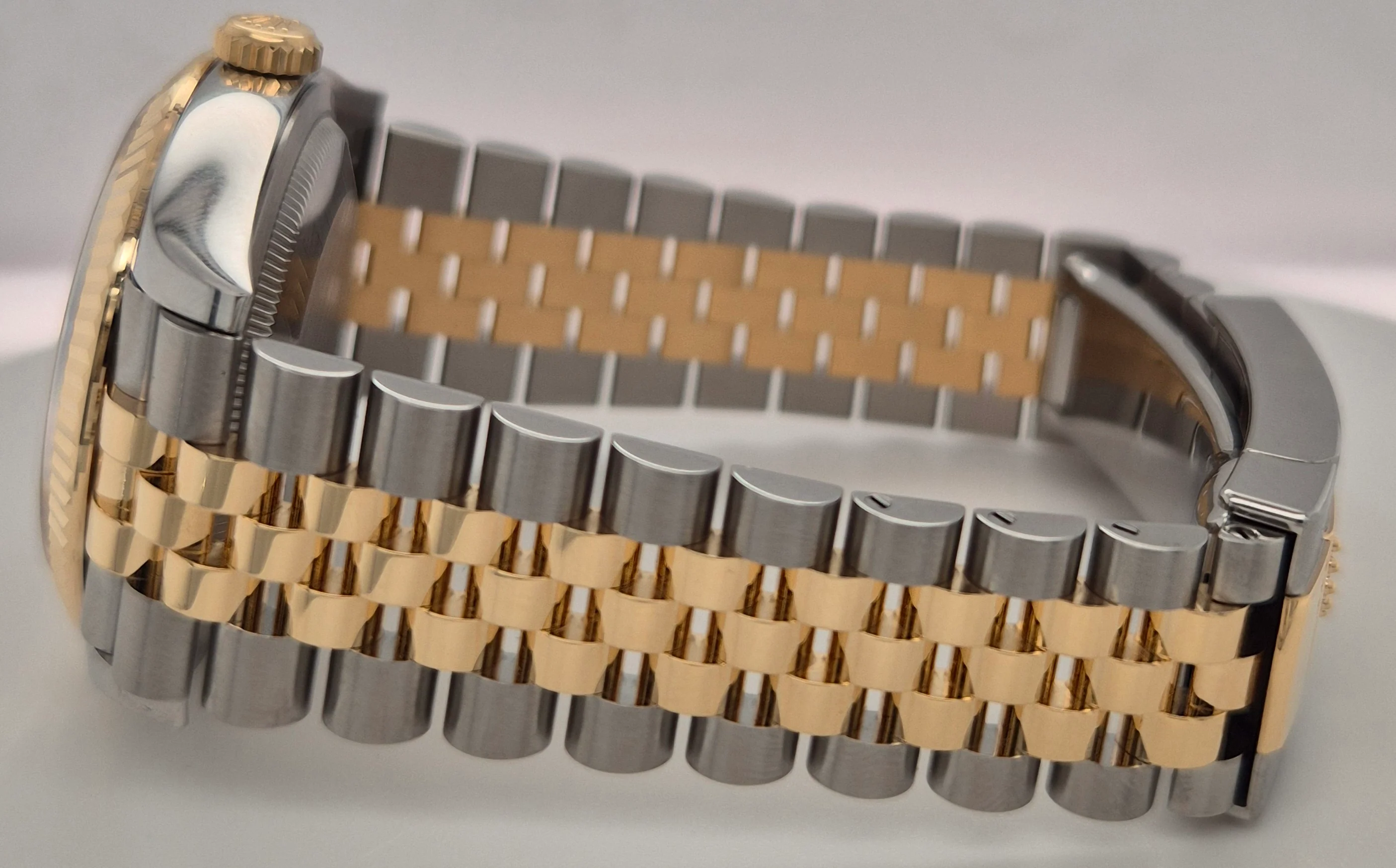 Rolex Datejust 31 Rhodium Roman Diamond Pave VI Dial Two Tone Yellow Gold 278273 | 2024 | 31mm - Image 3