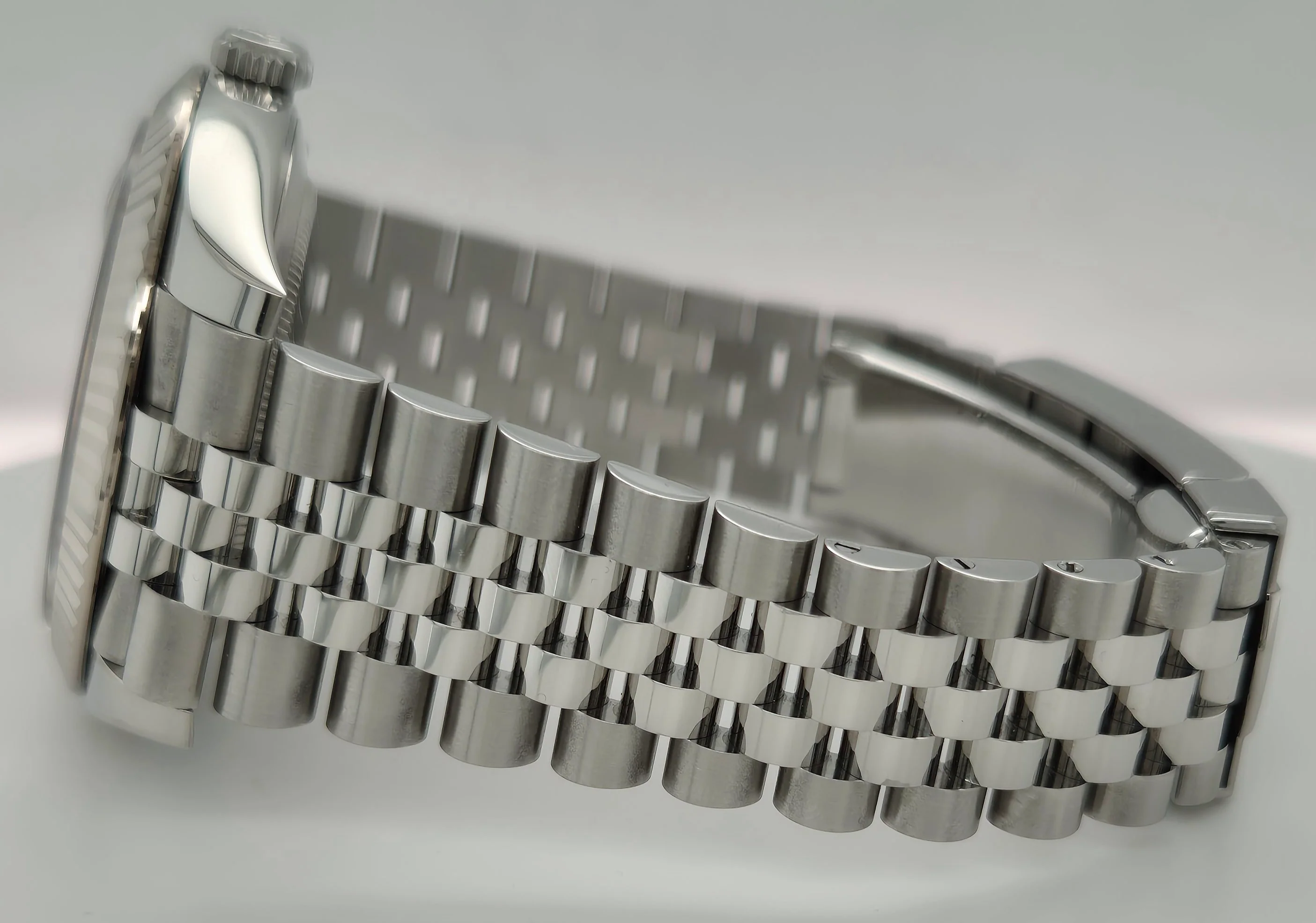 Rolex Datejust 41 Rhodium Grey Diamond Dial Fluted Jubilee Steel 126334 | 2025 | 41mm - Image 3