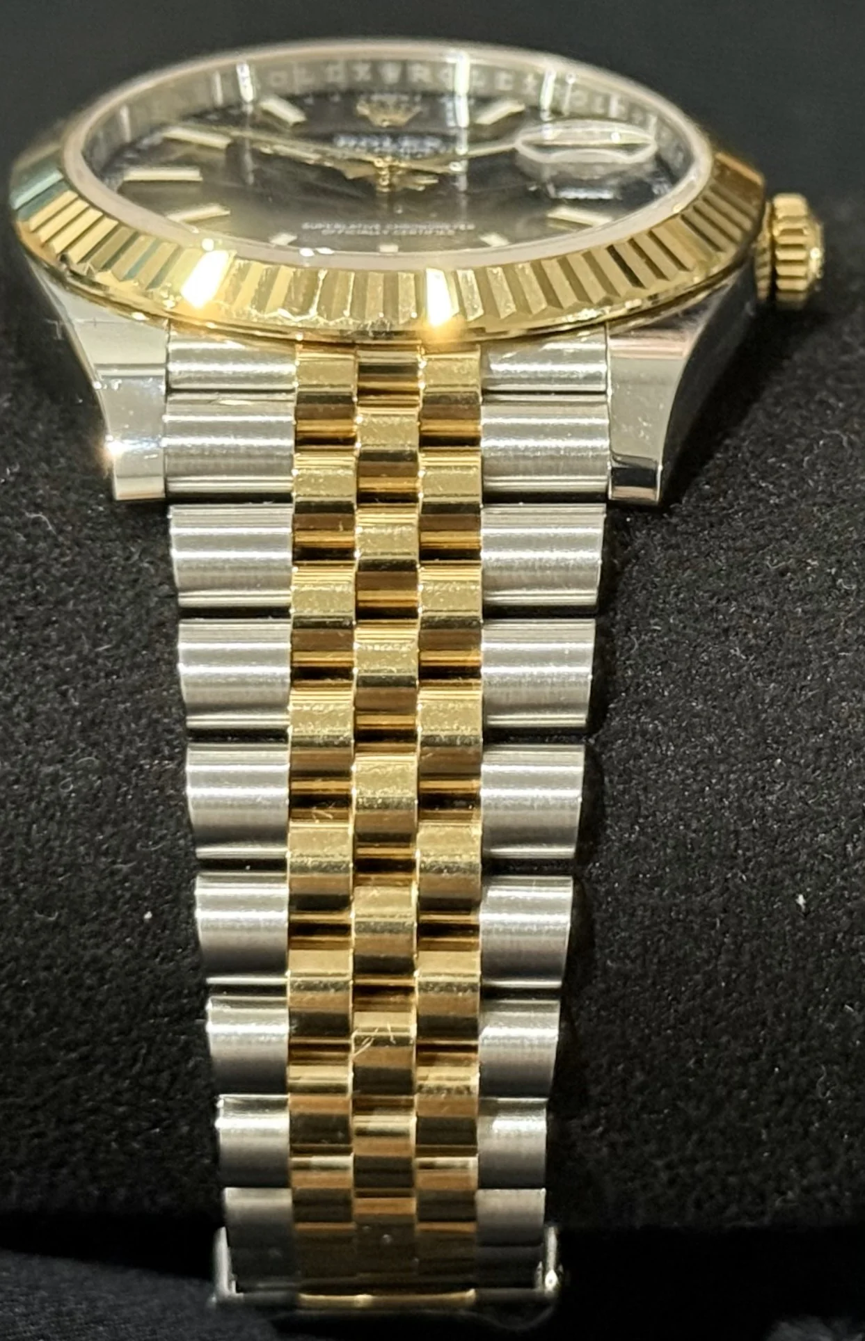 Rolex Datejust 41 Two Tone Yellow Gold with Black 'Sticks' Dial Jubilee 126333 | 2025 | 41mm - Image 4