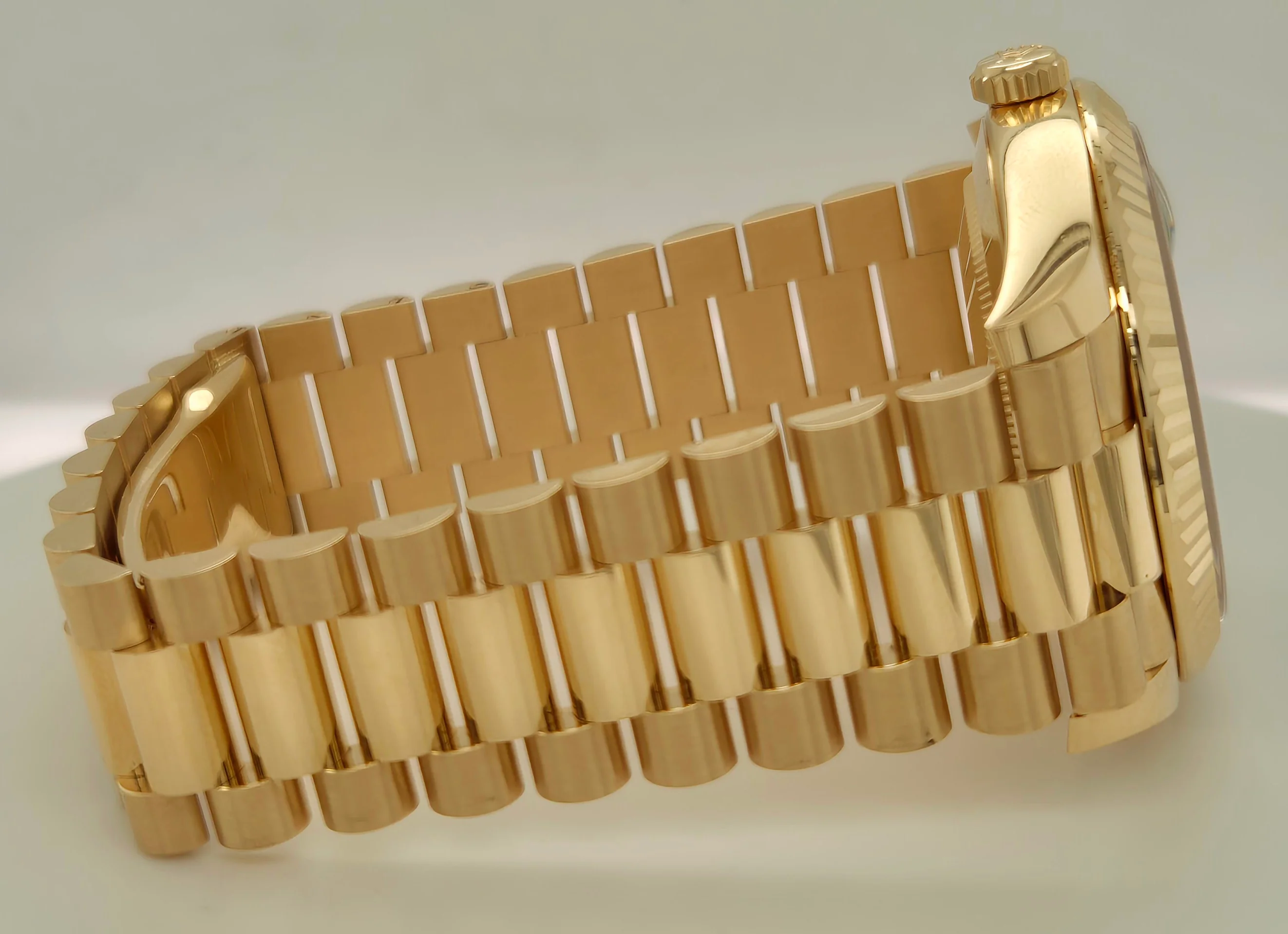 Rolex Day-Date 40 18ct Yellow Gold Fluted President Green Dial 228238 | 2023 | 40mm - Image 4