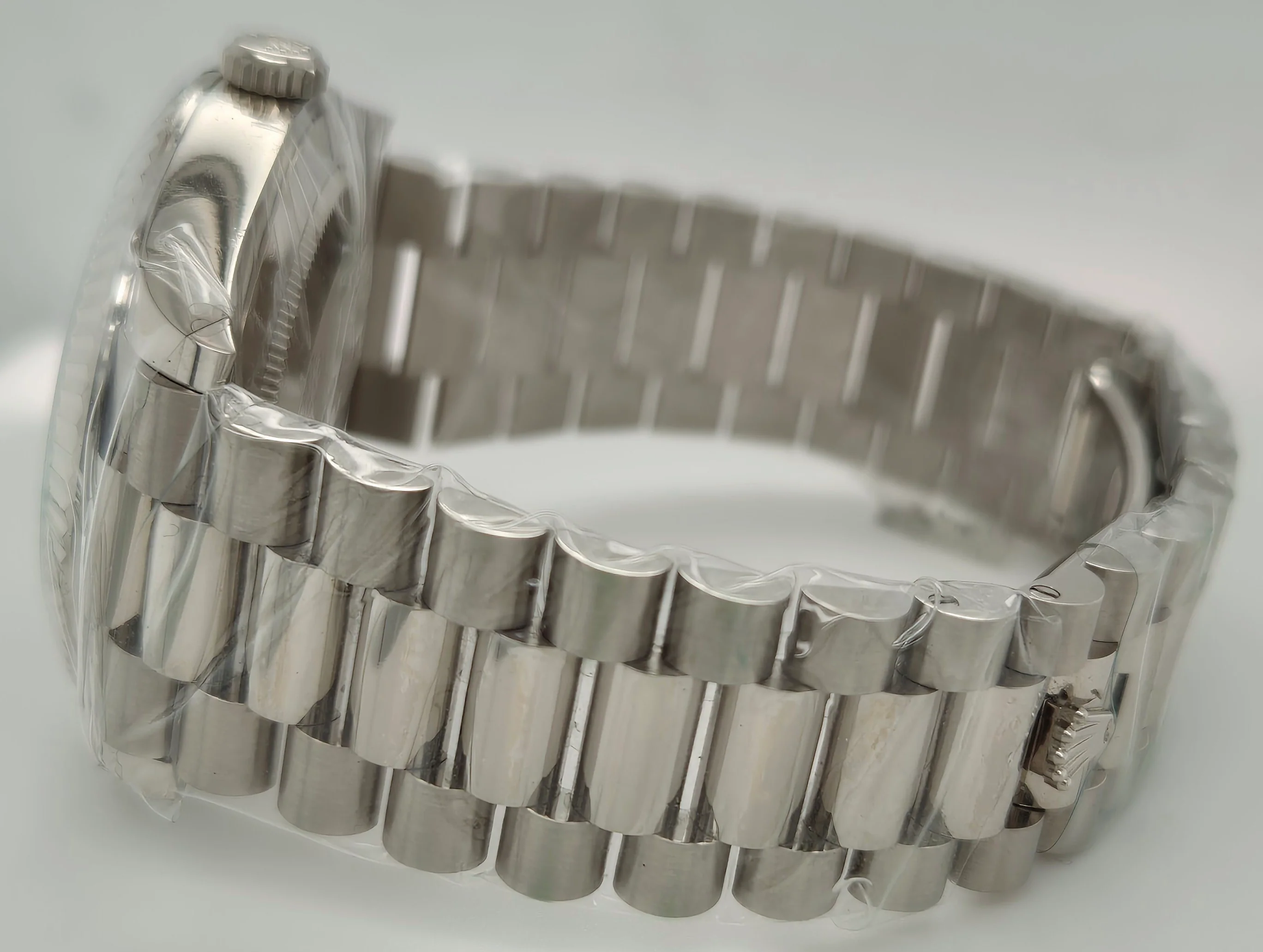 Rolex Day-Date 40 Olive Green Roman Dial White Gold 228239 | 2024 | 40mm - Image 3