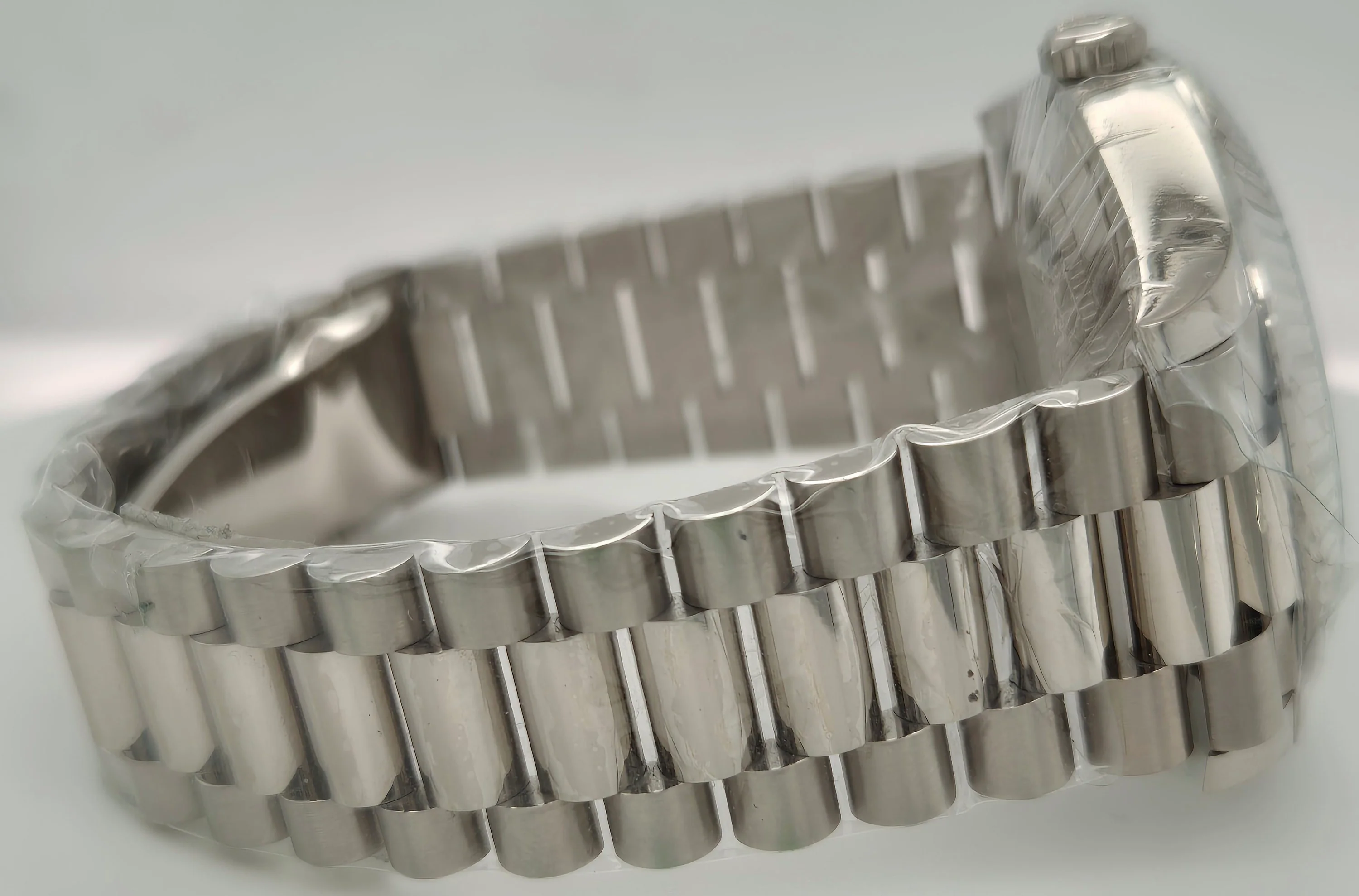 Rolex Day-Date 40 Olive Green Roman Dial White Gold 228239 | 2024 | 40mm - Image 4