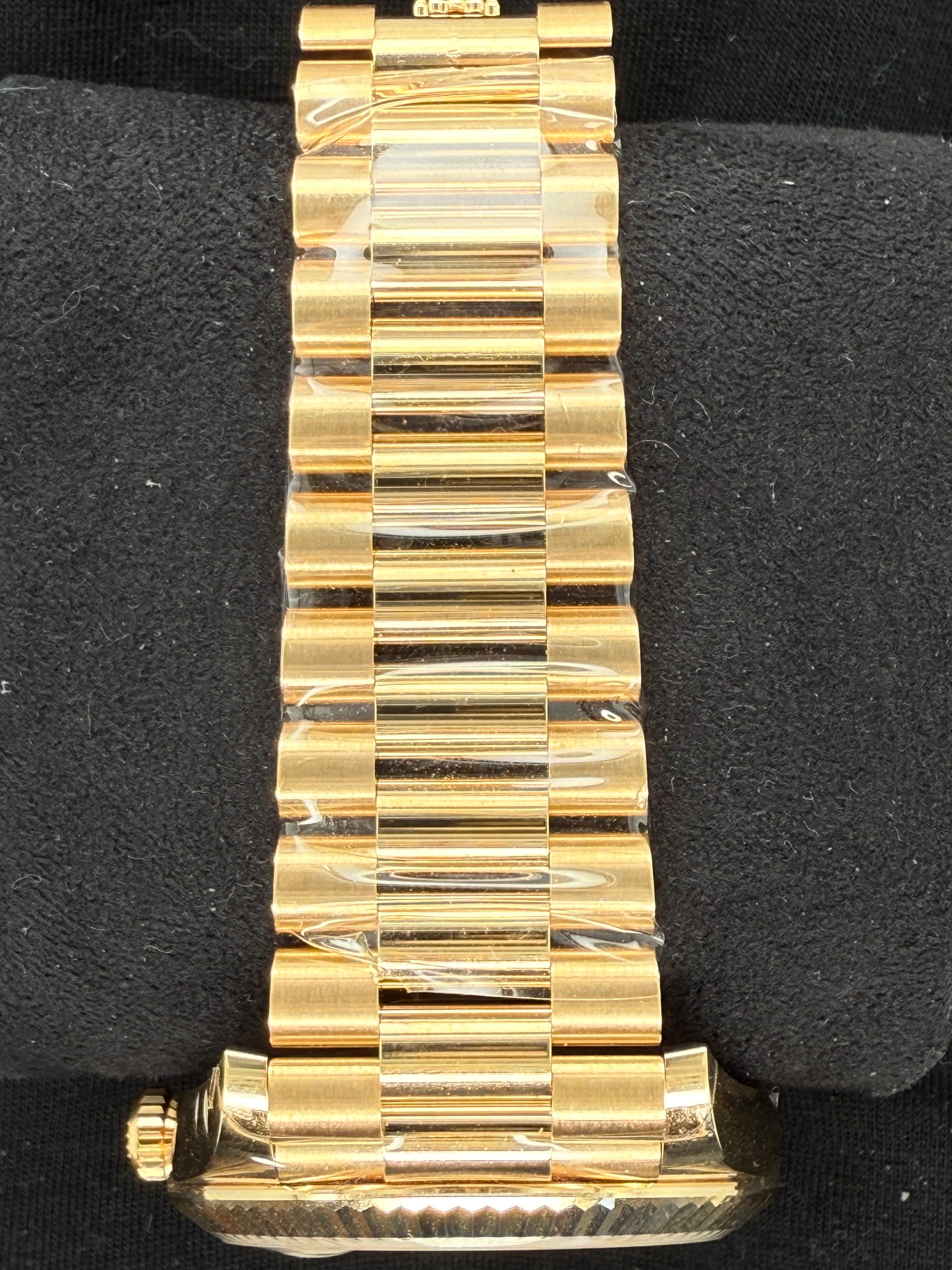 Rolex Day-Date 40 Yellow Gold Mother of Pearl ‘MOP’ Baguette Diamond Dial 228238 | 2025 | 40mm - Image 4
