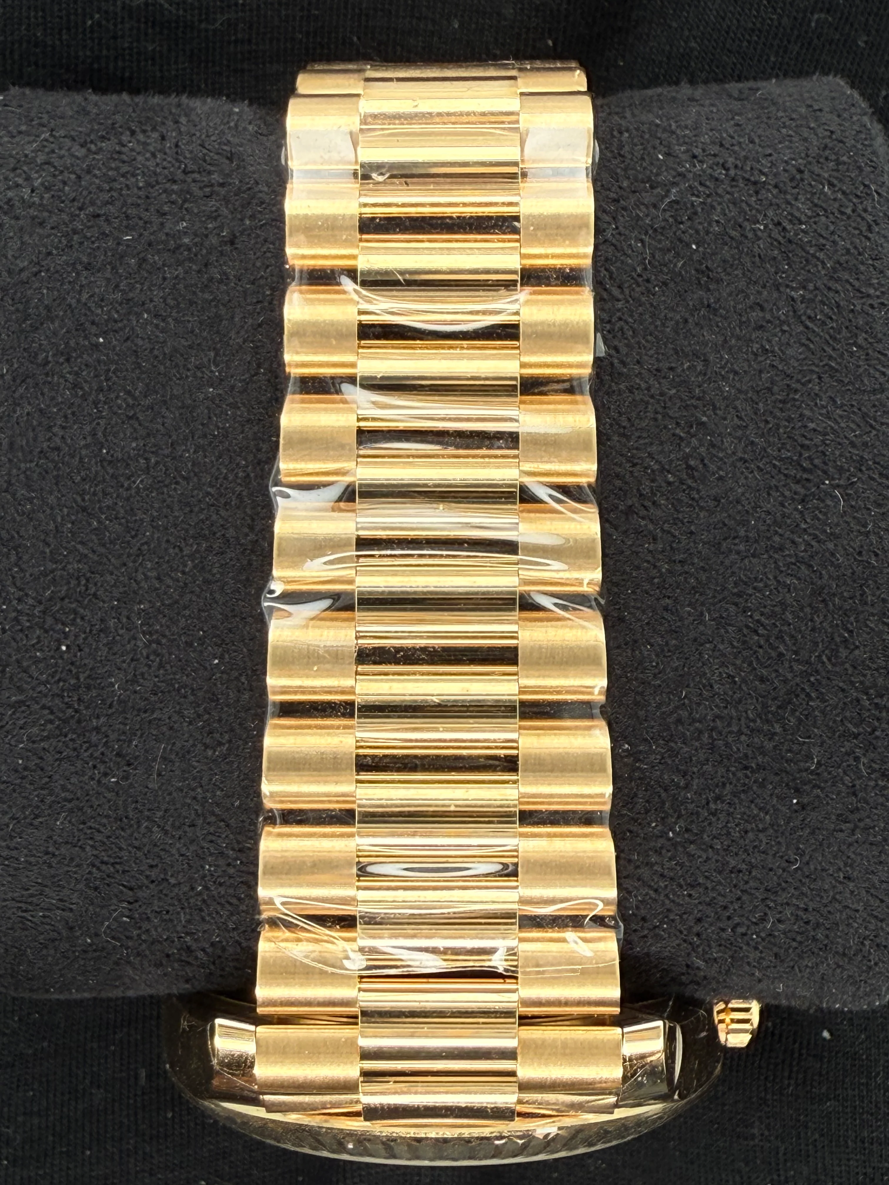 Rolex Day-Date 40 Yellow Gold Mother of Pearl ‘MOP’ Baguette Diamond Dial 228238 | 2025 | 40mm - Image 5
