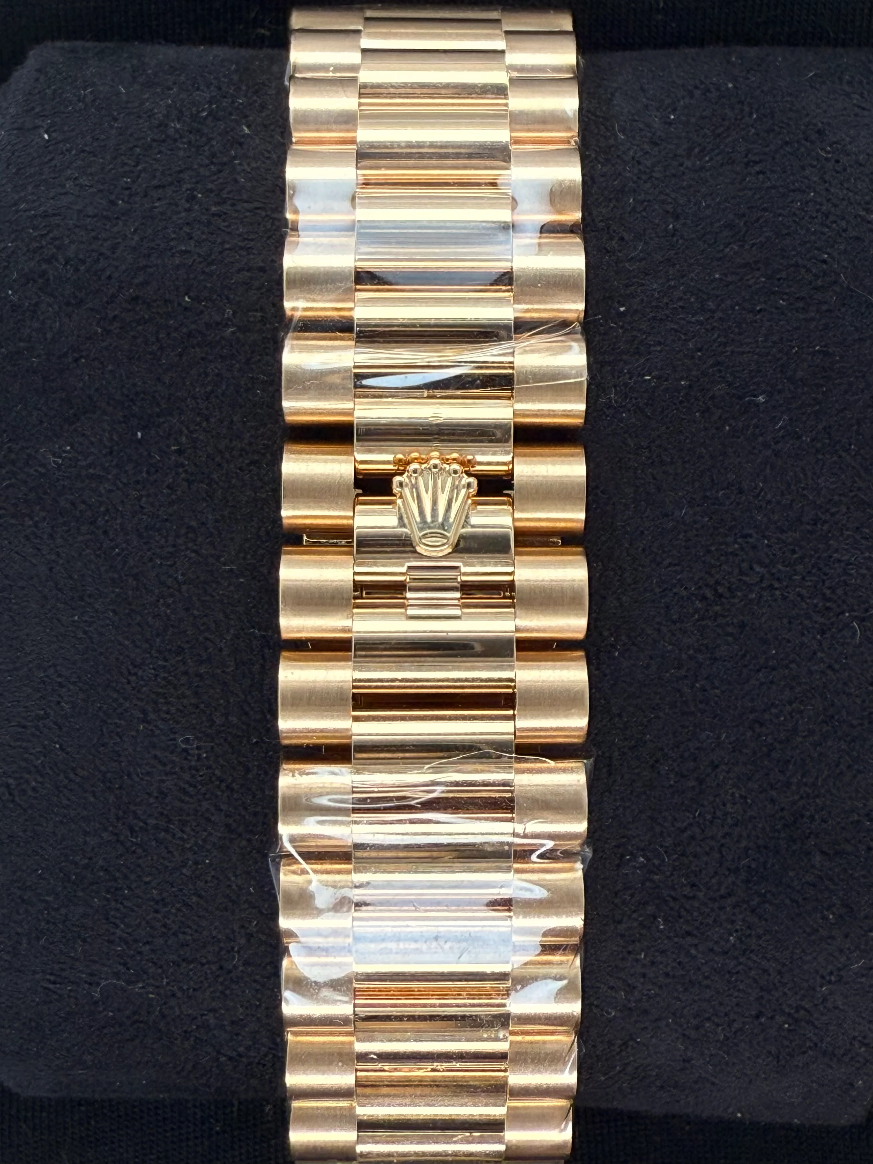 Rolex Day-Date 40 Yellow Gold Mother of Pearl ‘MOP’ Baguette Diamond Dial 228238 | 2025 | 40mm - Image 6