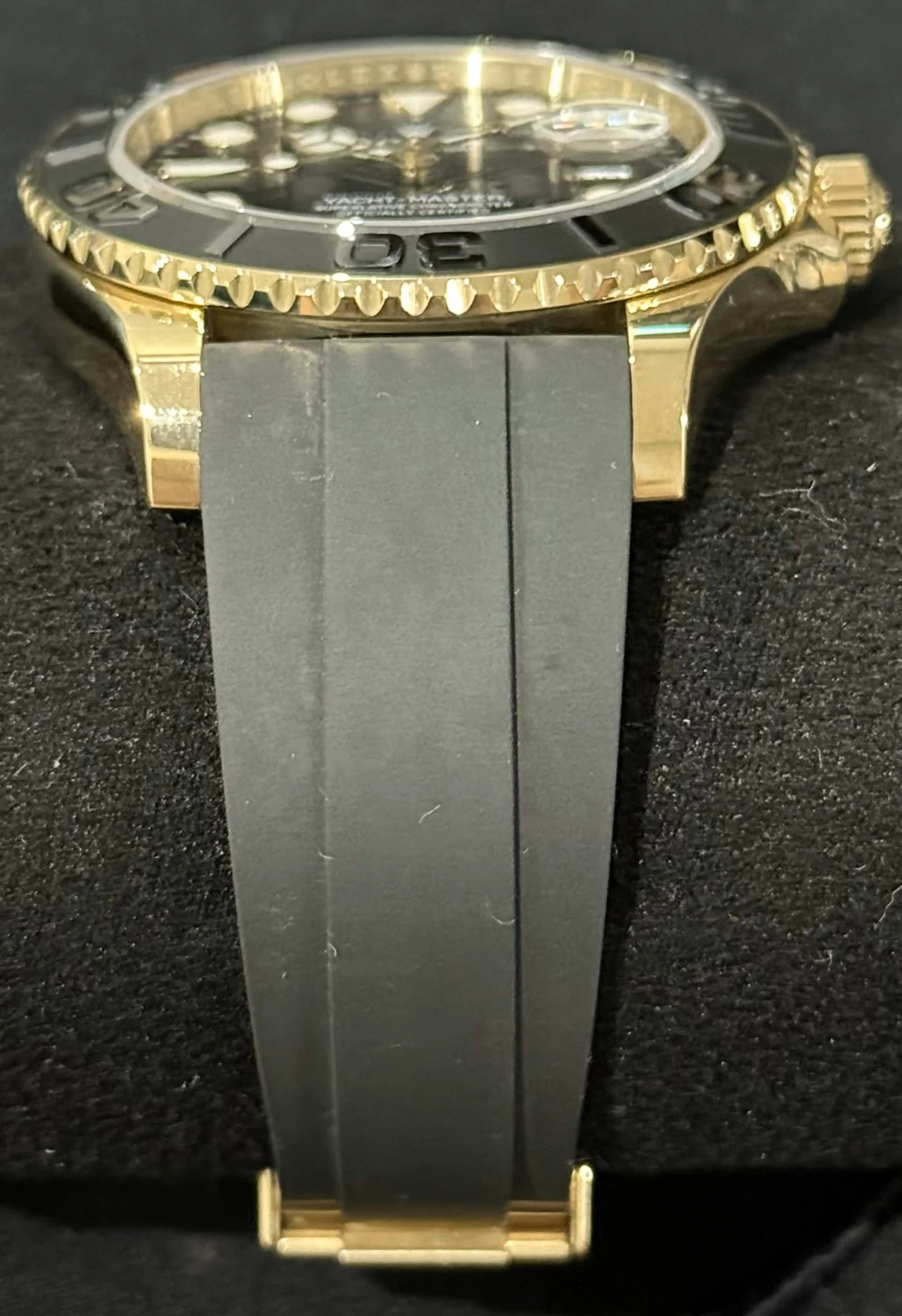 Rolex Yacht-Master 42 Black Dial 18ct Yellow Gold Oysterflex 226658 | 2023 | 42mm - Image 4